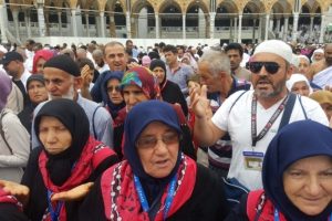 Umrecilerden K&acirc;be'de T&uuml;rkiye i&ccedil;in "evet" duası