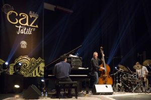 Bursa Nil&uuml;fer Caz Tatili Avishai Cohen Trio konseriyle başladı