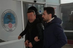 Uyuşturucu baskınında 2 kişiye g&ouml;zaltı