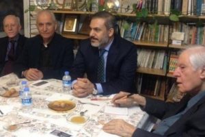 Akar ve Fidan, Nuri Pakdil'in evinde