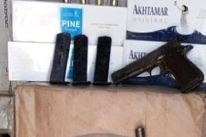 Başkale'de 42 bin paket ka&ccedil;ak sigara ve silah ele ge&ccedil;irildi