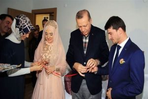 Erdoğan ziyarete gitti, nişan y&uuml;z&uuml;klerini taktı
