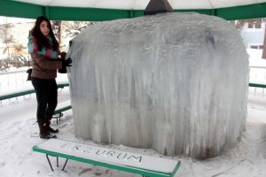 Erzurum'da şadırvan buz tuttu!