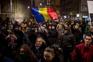Romanya'da 'af tasarısı' protesto ediliyor