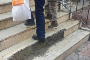 Bursa'nın tarihi &ccedil;arşısı Nalbantoğlu bakımsızlıktan d&ouml;k&uuml;l&uuml;yor