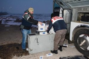 Otob&uuml;ste 3 bin 450 paket ka&ccedil;ak sigara ele ge&ccedil;irildi