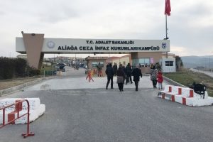 İzmir'de 270 sanıklı ilk FET&Ouml; davası başladı