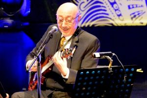 Bursa Nil&uuml;fer'de &Ouml;zdemir Erdoğan'dan nostalji dolu konser