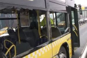 Metrob&uuml;s ile yol yardım aracı &ccedil;arpıştı!