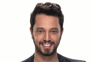 'Evet' diyeceğini a&ccedil;ıklayan şarkıcı Murat Boz'un anlaşması feshedildi