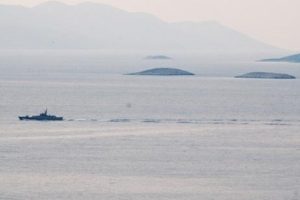 Kardak'ta gerginlik: Yunan gemisi uzaklaştırıldı