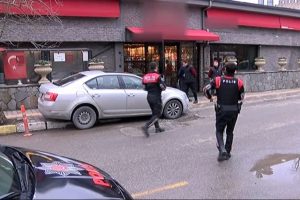 &Uuml;nl&uuml; restorandan saldırıya ilişkin a&ccedil;ıklama