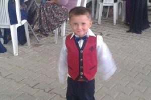 Motosikletin altında kalan &ccedil;ocuk &ouml;ld&uuml;