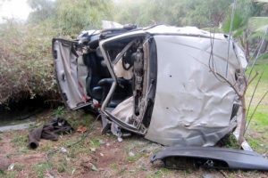 Otomobiliyle şarampole u&ccedil;an s&uuml;r&uuml;c&uuml; &ouml;ld&uuml;