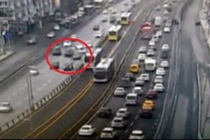 Trafiği birbirine katan o s&uuml;r&uuml;c&uuml;ye g&ouml;zaltı