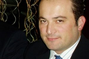 Eski bakan L&uuml;tfullah Kayalar'ın kardeşine FET&Ouml; tutuklaması