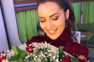 Burak &Ouml;z&ccedil;ivit'ten Fahriye Evcen'e s&uuml;rpriz
