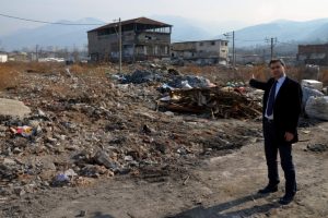 Bursa'da mahalleli uyuşturucu bağımlılarından korunmak i&ccedil;in silahla n&ouml;bet tutuyor