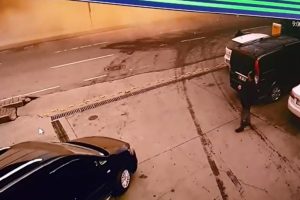 İstanbul'daki binanın &ccedil;&ouml;kme anı kamerada