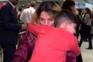 Trump yasağı sonrası 5 yaşındaki M&uuml;sl&uuml;man &ccedil;ocuğa kelep&ccedil;e