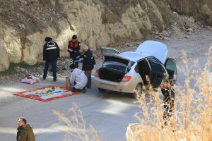 Polisten ka&ccedil;arken yayayı ezerek &ouml;ld&uuml;rd&uuml;