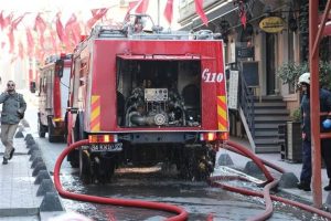 İstanbul'da İstiklal Caddesi'nde yangın paniği