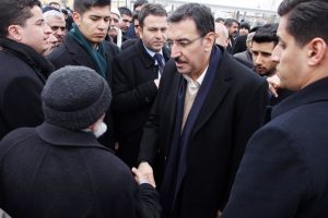 Bakan T&uuml;fenkci'nin annesi toprağa verildi