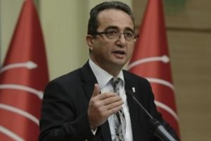 CHP'li B&uuml;lent Tezcan'dan Sera Kadıgil'in g&ouml;zaltına alınmasına tepki