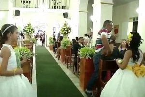 D&uuml;ğ&uuml;nde suikast! Silahını &ccedil;ıkarıp altı el ateş a&ccedil;tı
