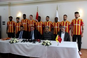 Kayserispor'da yeni transferler imzayı attı