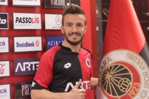 Gen&ccedil;lerbirliği'nden altı aylık transfer