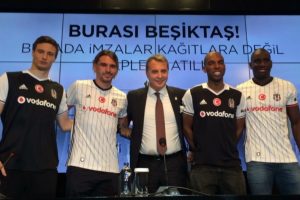 Beşiktaş'ta yeni transferlere imza t&ouml;reni