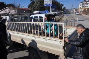 Bursa'da hastaneye kamyonet kasasında g&ouml;t&uuml;r&uuml;ld&uuml;!