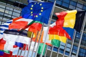 Euro B&ouml;lgesi ilk kez ABD'den hızlı b&uuml;y&uuml;d&uuml;