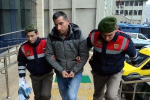 Otob&uuml;ste dinamitle yakalanan yolcu ile satıcı tutukladı