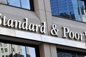 Standard & Poor's, 4 T&uuml;rk bankasının not g&ouml;r&uuml;n&uuml;m&uuml;n&uuml; d&uuml;ş&uuml;rd&uuml;