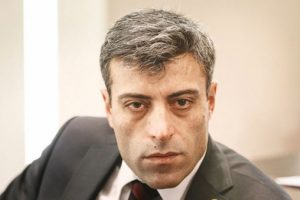 "T&uuml;rk askeri El Bab'da şehit olurken Suriyeliler T&uuml;rk kızlarıyla geziyor"