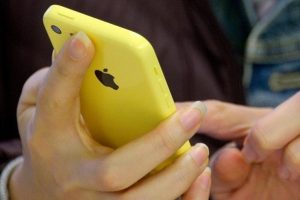 Apple'ın geliri ve iPhone satışları arttı