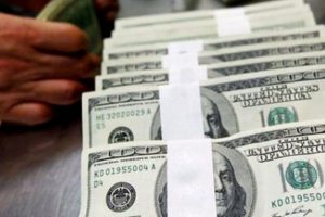 Dolar serbest piyasada 3,78'den a&ccedil;ıldı