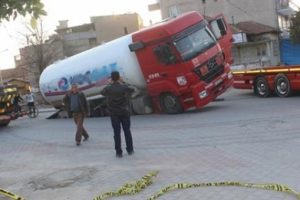 LPG dolu tanker &ccedil;ukura d&uuml;şt&uuml;, faciadan d&ouml;n&uuml;ld&uuml;