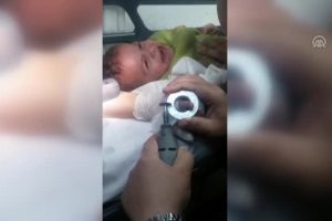 Bursa'da k&uuml;ll&uuml;ğe parmağı sıkışan bebeğe AFAD m&uuml;dahalesi
