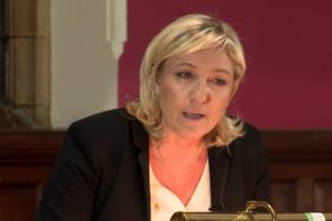 Le Pen AP'ye olan borcunu &ouml;demiyor