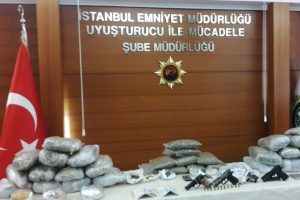 İstanbul'da dev uyuşturucu operasyonu bilan&ccedil;osu: 90 g&ouml;zaltı