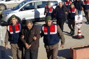 Tezgahtan tavuk &ccedil;alan hırsızlar Bursa'da yakalandı
