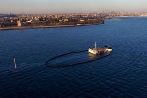 Etrafına bariyer, &uuml;zerine iki fener konuldu
