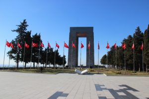 &Ccedil;anakkale şehitliklerinde 5 vakit ezan okunuyor
