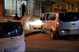 K&uuml;&ccedil;&uuml;k&ccedil;ekmece'de eş dehşeti : 2 &ouml;l&uuml;
