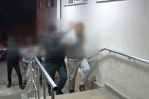 Ka&ccedil;ırılan gen&ccedil; kız operasyonla kurtarıldı
