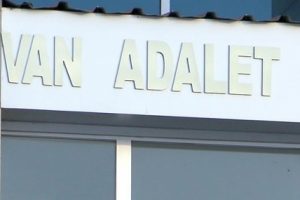 Van'da 2 akademisyen, 4 iş adamı tutuklandı