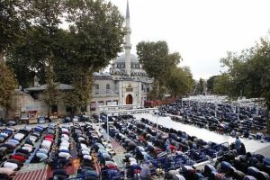 İstanbul'da her 4 bin 403 kişiye bir cami d&uuml;ş&uuml;yor